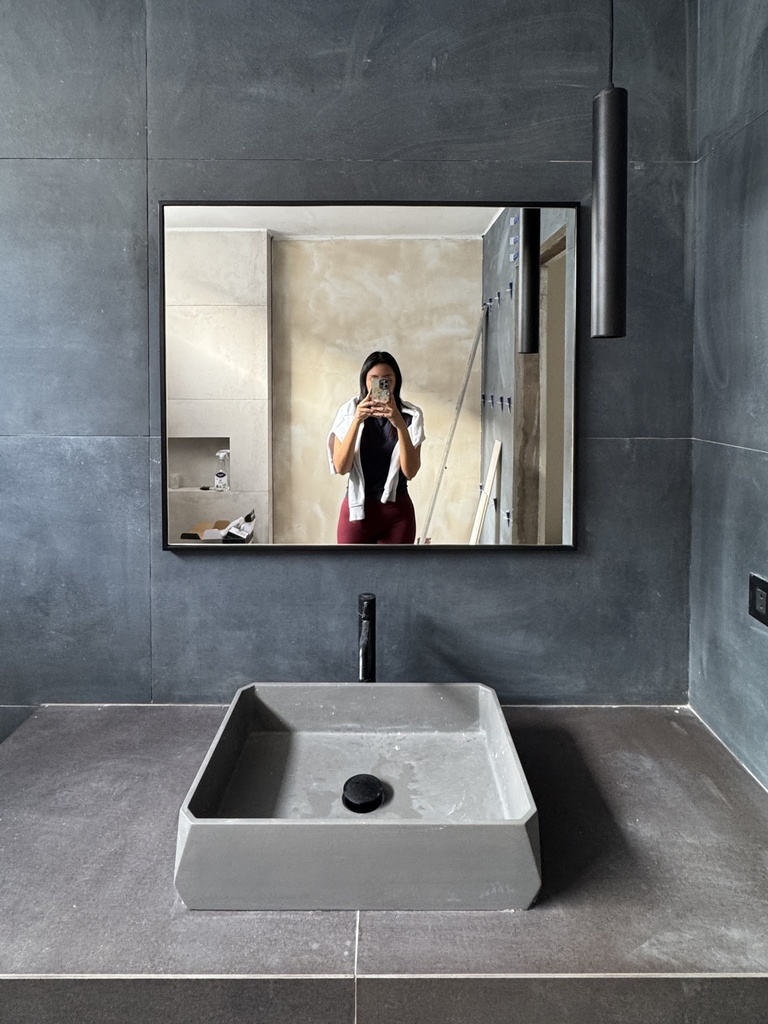 ESPEJO CON MARCO DE ACERO RECTANGULAR