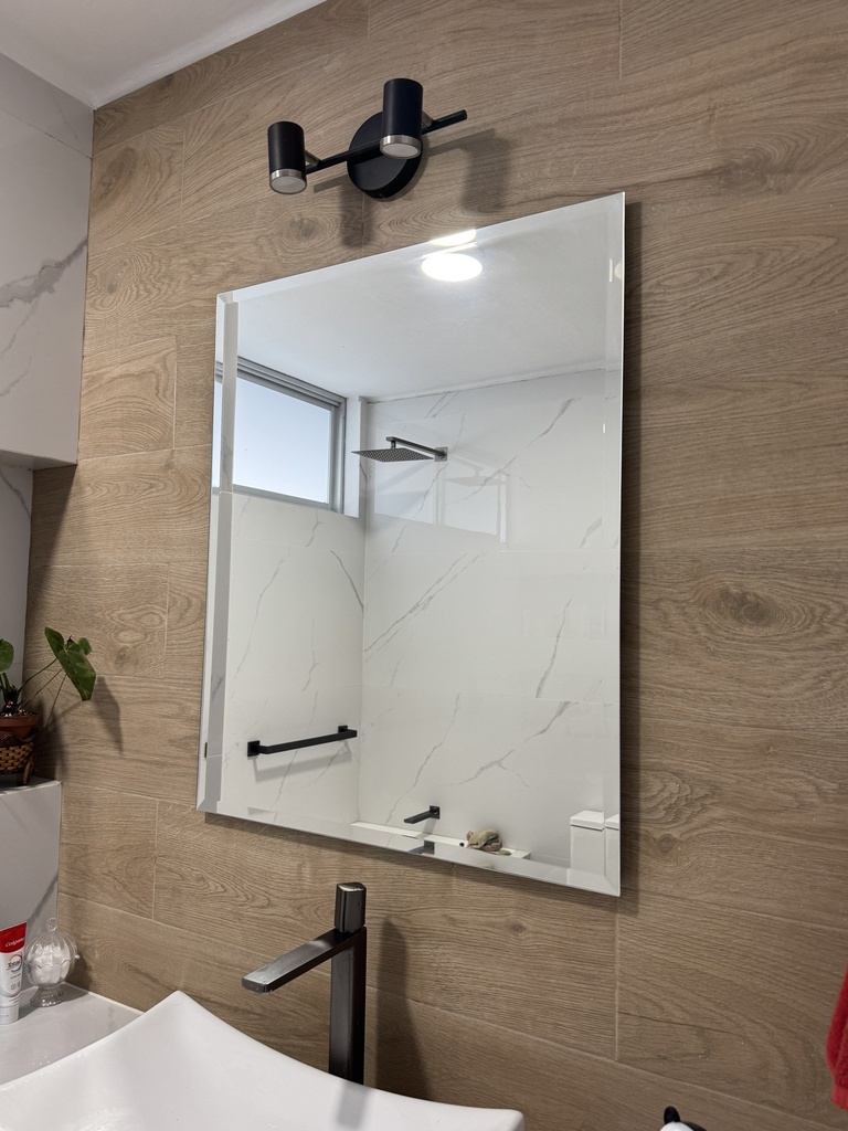 ESPEJO RECTANGULAR BISELADO CON ILUMINACION 