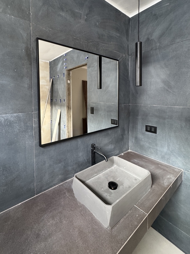 ESPEJO CON MARCO DE ACERO RECTANGULAR